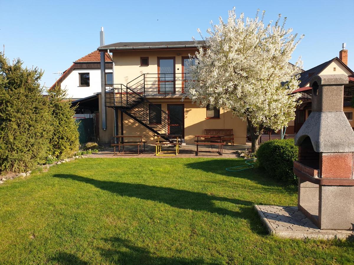Apartmány Forró Rybárska Velky Meder Exterior foto