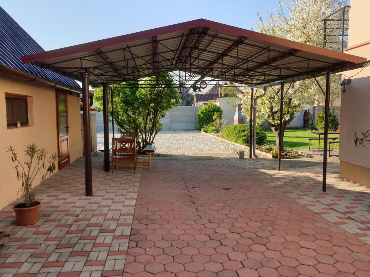 Apartmány Forró Rybárska Velky Meder Exterior foto